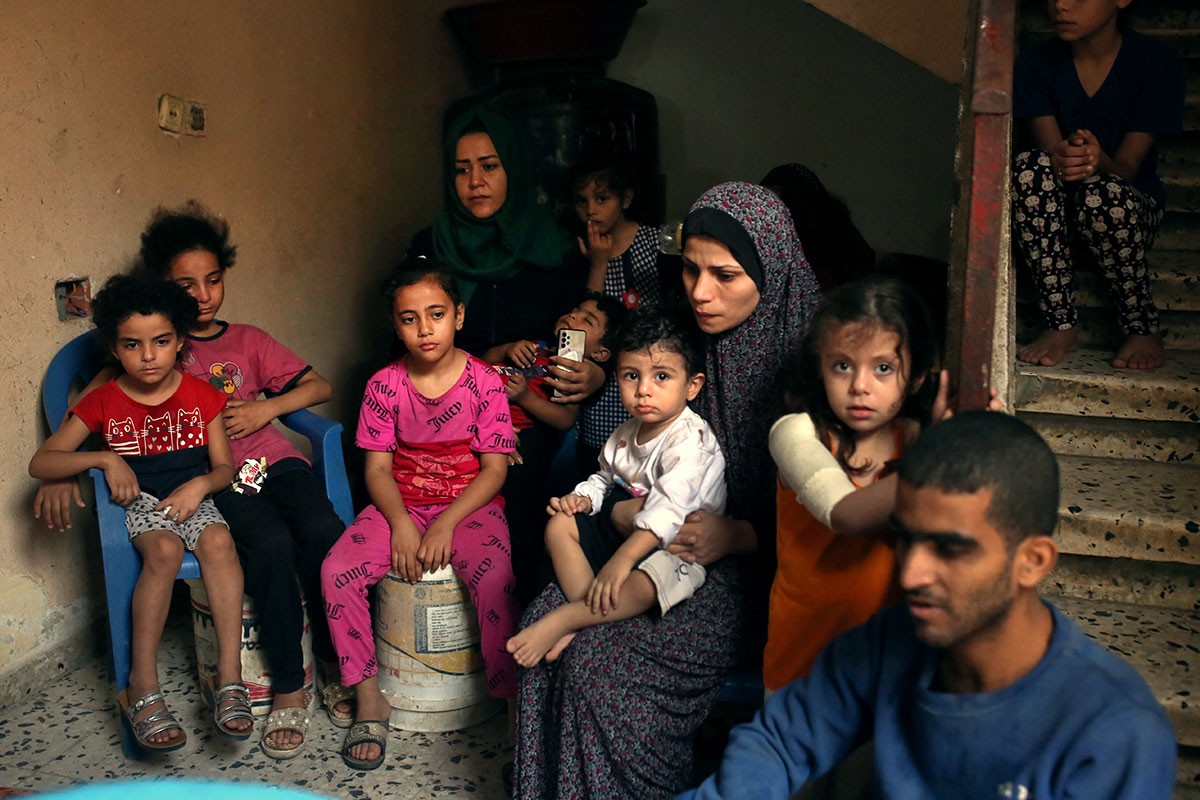 Más de un millón de mujeres y de niñas palestinas en Gaza afrontan un hambre devastadora sin apenas alimentos, agua potable ni acceso a letrinas operativas ni agua corriente, lo que las expone a riesgos que pueden ser mortales. 